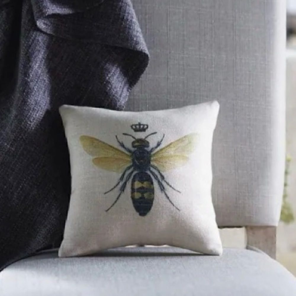 Bed Bath and beyond Queen Bee with Gold Crown Cream Throw Pillows 9"